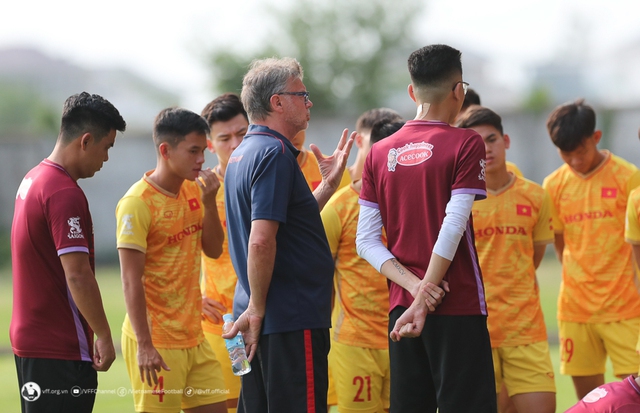 Bóng đá SEA Games ngày 27/4: HLV Philippe Troussier muốn U22 Việt Nam có sự riêng tư - Ảnh 1.