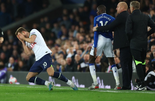 Harry Kane ăn vạ thế này, bảo sao giới chuyên chỉ trích nặng nề - Ảnh 4.