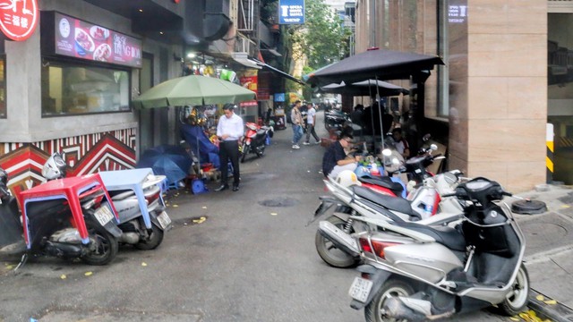 Hà Nội phạt hơn 1.640 trường hợp vi phạm trong 'chiến dịch giành lại vỉa hè'