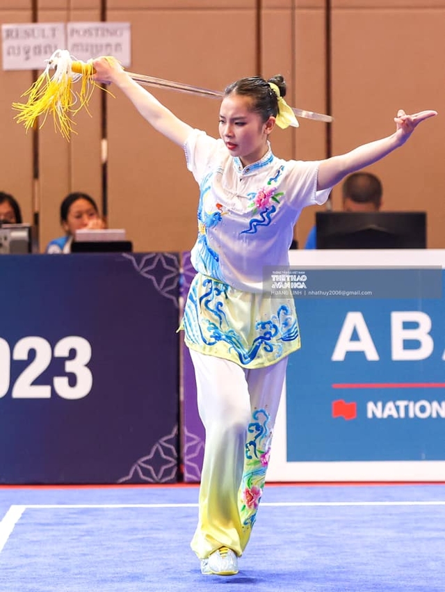 Tan chảy trước vẻ đẹp của hot girl wushu Việt Nam lần đầu dự SEA Games - Ảnh 4.