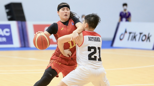 Chị em Thảo My - Thảo Vy lại 'gánh team', ĐT bóng rổ nữ Việt Nam thắng nghẹt thở trước Thái Lan