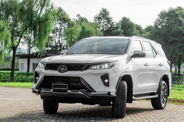 Toyota Hilux, Fortuner sẽ có bản hybrid vào năm sau - Ảnh 2.