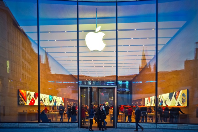 Apple mở cửa hàng trực tuyến tại Việt Nam: Người Việt sẽ được mua iPhone, MacBook với giá rẻ? - Ảnh 2.
