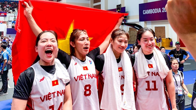 ĐT bóng rổ nữ Việt Nam khép lại hành trình lịch sử tại SEA Games 32: Trương Twins nhanh chóng trở về Mỹ chịu tang bà ngoại