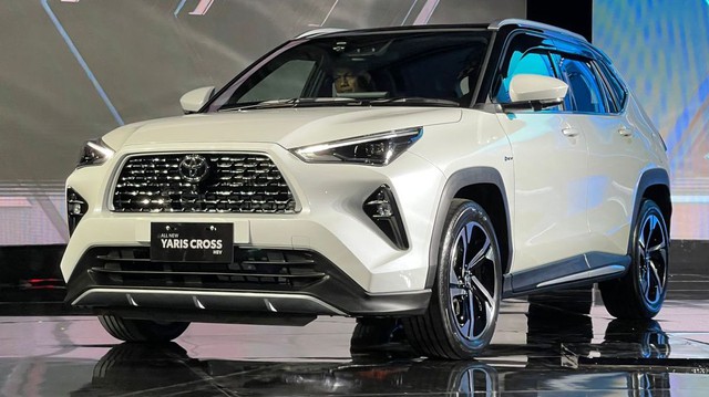 Ra mắt Toyota Yaris Cross 2023: Giá quy đổi từ hơn 550 triệu đồng, về Việt Nam sẽ làm khó Seltos, Creta