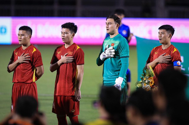 HLV Troussier dẫn dắt đội tuyển Việt Nam đấu Hong Kong - Ảnh 2.
