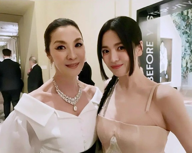 Khung hình chung gây bão Met Gala: Song Hye Kyo - Jennie đọ sắc cực gắt, chị em Kardashian lên đồ lồng lộn đập tan tin đồn bị cấm cửa - Ảnh 4.