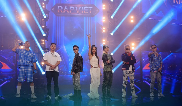 Rap Việt mùa 3 tập 1:  Andree ‘trắng tay’, thí sinh 17 tuổi khiến khán giả bùng nổ - Ảnh 1.