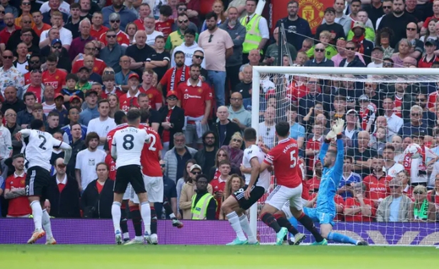 De Gea lại hóa 'người nhện', MU ngược dòng đánh bại Fulham ở trận cầu hạ màn - Ảnh 1.