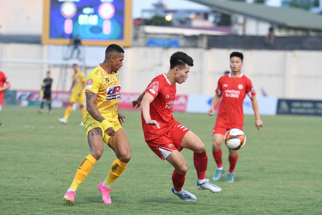 BLV Vũ Quang Huy: “Một V-League thật sự khó lường” - Ảnh 1.