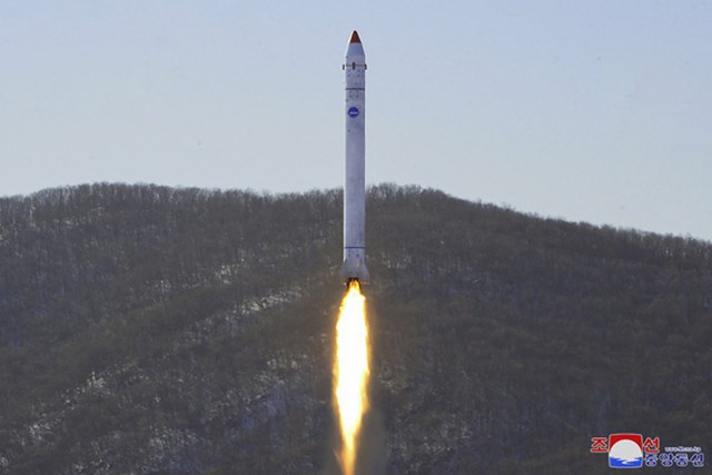 Triều Tiên xác nhận vụ phóng vệ tinh 'Malligyong-1' thất bại - Ảnh 1.