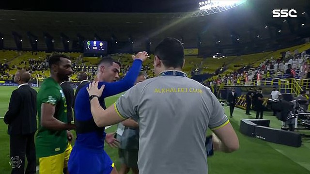 Ronaldo lại có hành động đáng xấu hổ sau trận hòa của Al Nassr