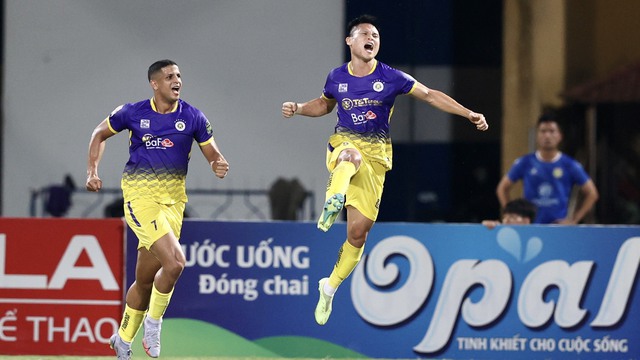 Hà Nội FC vượt khó, HAGL 'chết dở' với người cũ