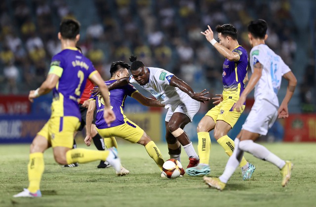 Tuấn Hải tỏa sáng đúng lúc, Hà Nội thắng nhọc Nam Định, vươn lên top 2 trên BXH V-League - Ảnh 5.
