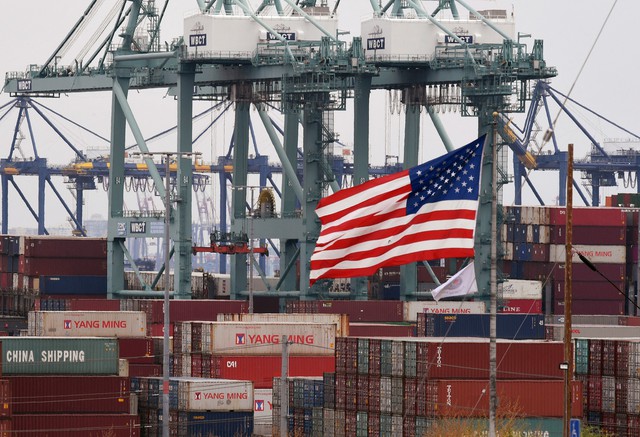 Mỹ giảm mạnh nhập khẩu hàng hóa từ Trung Quốc - Ảnh 1.