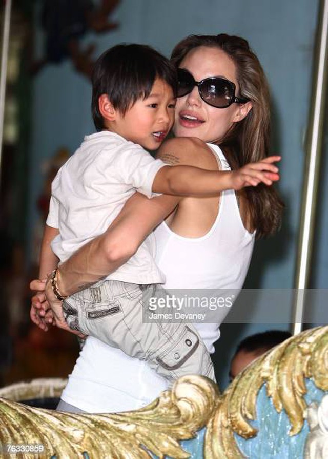 Pax Thien - adopted son of Vietnamese origin has become a powerful 'assistant' of mother Angelina Jolie - Photo 10.