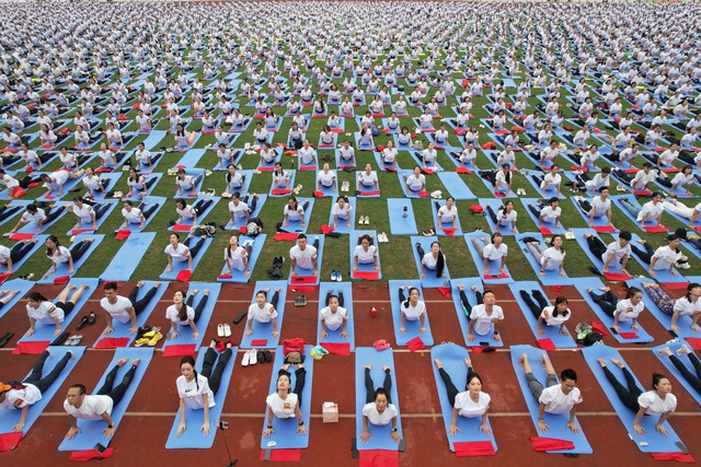 Dàn Hoa hậu, Á Hậu cùng 5.000 người đồng diễn yoga, xếp hình lá cờ Tổ quốc - Ảnh 9.
