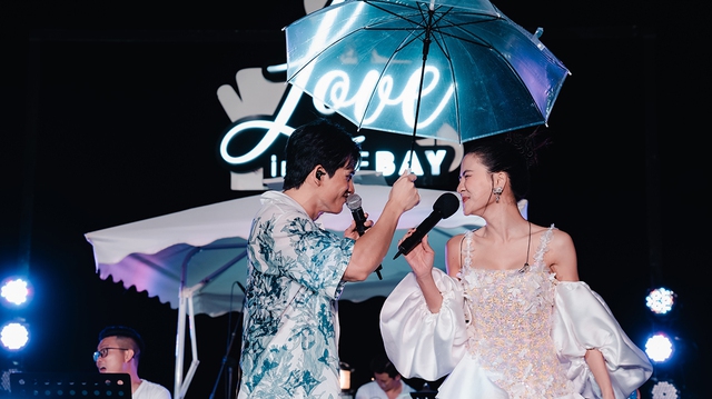 Hà Nhi – Quốc Thiên nhí nhảnh trên sân khấu, hát dưới mưa để không phụ khán giả