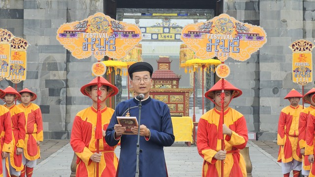 Công bố Festival Huế 2024 và tái hiện Lễ Ban sóc triều Nguyễn - Ảnh 1.