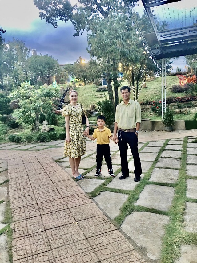 Vợ chồng Nguyễn Thị Xuân và con trai hiện được gần 6 tuổi