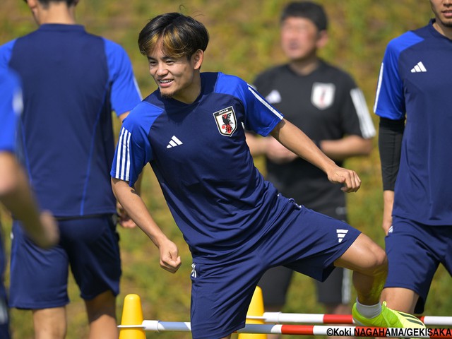 Kubo kín tiếng với cả báo chí Nhật Bản về khả năng ra sân gặp ĐT Việt Nam, Mitoma vẫn cần tập riêng - Ảnh 2.