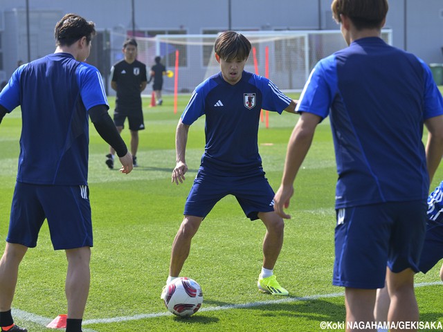 Kubo kín tiếng với cả báo chí Nhật Bản về khả năng ra sân gặp ĐT Việt Nam, Mitoma vẫn cần tập riêng - Ảnh 3.