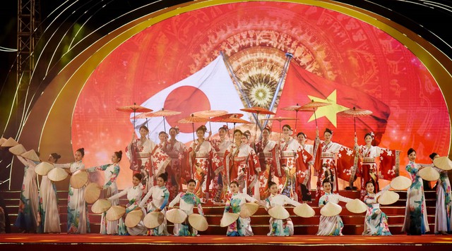 Khai mạc lễ hội Hoa Anh Đào - Điện Biên Phủ năm 2024 - Ảnh 4.