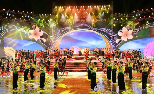Khai mạc lễ hội Hoa Anh Đào - Điện Biên Phủ năm 2024 - Ảnh 6.