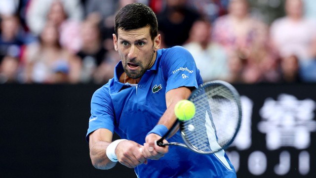 Australian Open ngày 1: Djokovic vất vả đi tiếp cùng Sinner - Ảnh 3.