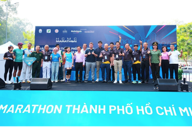 Đánh bại chân chạy gốc Phi, nhà vô địch SEA Games thắng giải marathon TP.HCM - Ảnh 3.