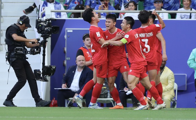 Tin nóng bóng đá Việt 19/1: Thái Sơn được AFC nhắc tên, chuyên gia Anh tin ĐT Việt Nam thắng - Ảnh 3.
