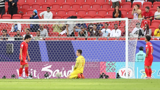 Báo Séc ngỡ ngàng khi Filip Nguyễn nhận 4 bàn thua trong trận ra mắt ĐT Việt Nam