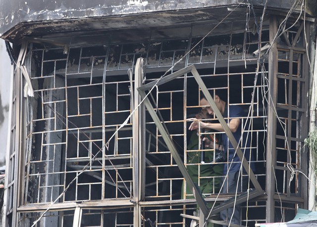 Vụ cháy tại phố Hàng Lược, Hà Nội: 4 người tử vong do bị ngạt khí - Ảnh 1.