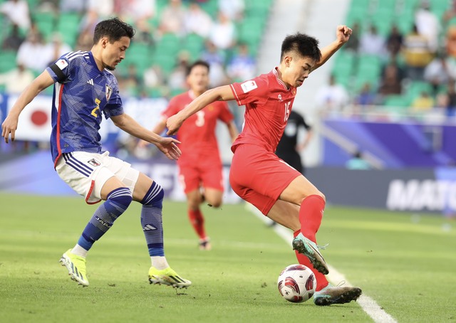 Tin nóng bóng đá Việt 18/1: Xuân Trường kể chuyện ở Arsenal, báo Indonesia dè chừng 3 cầu thủ Việt Nam - Ảnh 3.