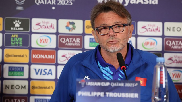 HLV Troussier: ‘Gặp Indonesia càng cần kiểm soát bóng’