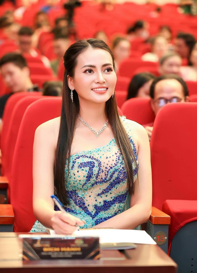 Hoa hậu Bích Hạnh: Tôi hạnh phúc khi thực hiện được ước mơ từ thuở bé - Ảnh 1.