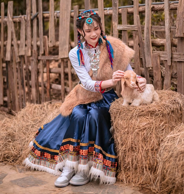 ‘Kiều nữ 10X Mông Cổ’ giỏi cưỡi ngựa, bắn cung, là tài năng trẻ triển vọng hàng đầu của bóng chuyền nữ Việt Nam - Ảnh 6.