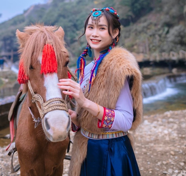 ‘Kiều nữ 10X Mông Cổ’ giỏi cưỡi ngựa, bắn cung, là tài năng trẻ triển vọng hàng đầu của bóng chuyền nữ Việt Nam - Ảnh 5.