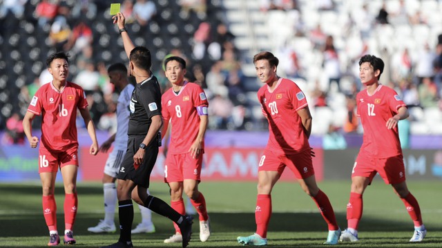 Điểm nhấn Việt Nam 2-3 Iraq: Văn Khang đáng trách, thầy trò HLV Troussier phải rút ra bài học