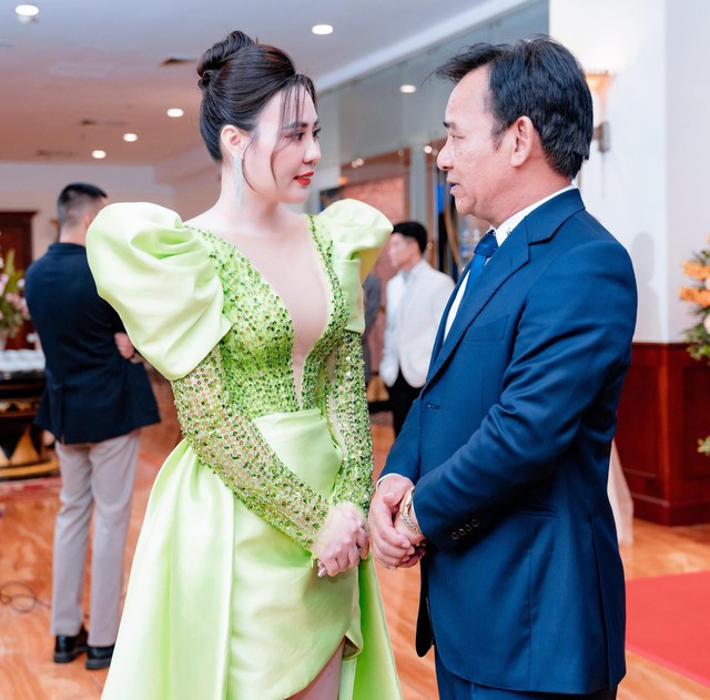 Nghệ sĩ Quang Tèo lý giải về màn tương tác &quot;gây bão&quot; với Hoa hậu Phan Kim Oanh - Ảnh 1.