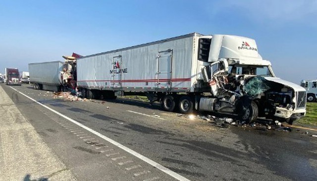 Mỹ: Tai nạn đâm xe liên hoàn làm 11 người thương vong tại California - Ảnh 5.