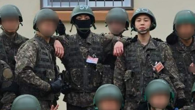 Bức ảnh hiếm hoi chứng tỏ Jimin và Jungkook BTS  thích nghi tốt với cuộc sống quân ngũ 