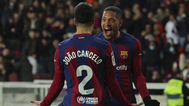 Ngày Vitor Roque giải cứu Barcelona