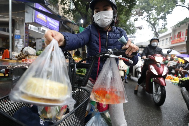 'Ông Công, ông Táo về Trời' - Tết đã gõ cửa từng nhà - Ảnh 7.