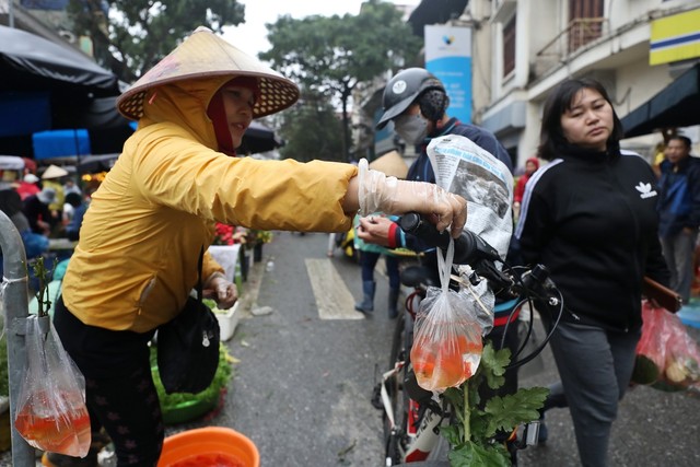 'Ông Công, ông Táo về Trời' - Tết đã gõ cửa từng nhà - Ảnh 8.