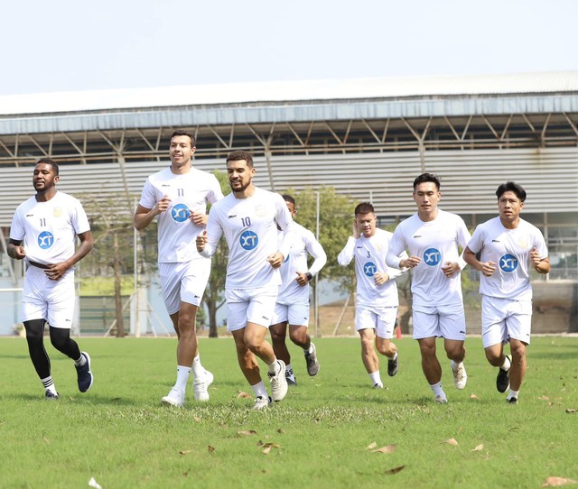 V-League bắt đầu &quot;nóng&quot;  - Ảnh 1.