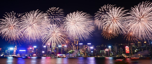 Tết Nguyên đán 2024: Gần 24.000 quả pháo hoa thắp sáng bầu trời Hong Kong (Trung Quốc) - Ảnh 5.