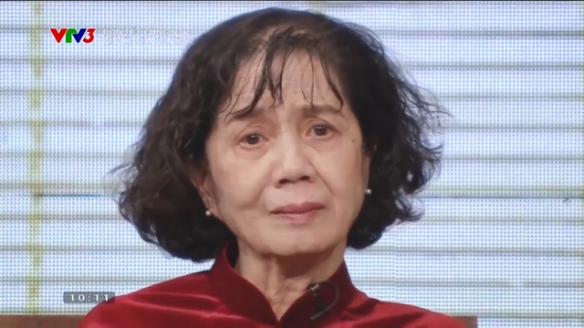 Vợ HLV Mai Đức Chung 'bật khóc' trên sóng truyền hình khi nhắc lại những ngày chồng vắng nhà - Ảnh 2.