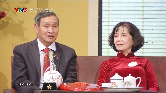 Vợ HLV Mai Đức Chung 'bật khóc' trên sóng truyền hình khi nhắc lại những ngày chồng vắng nhà - Ảnh 3.