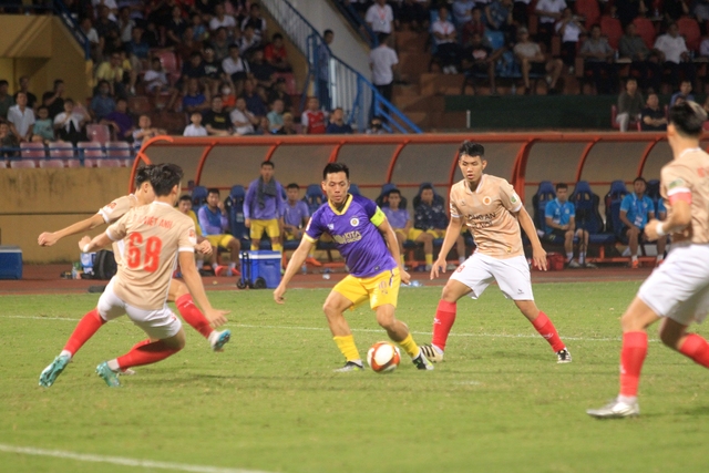 Bóng lăn trên bàn phím: CĐV mong V-League đua vô địch kịch tính, lo HAGL xuống hạng - Ảnh 2.